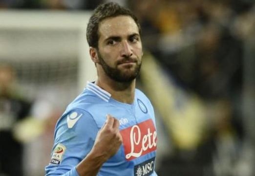 higuain-in-disappunto-con-arbitro_380197